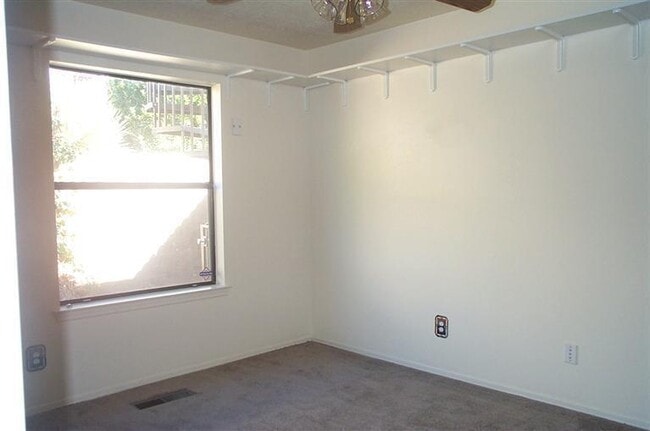 Building Photo - 2820 Palo Verde Dr NE