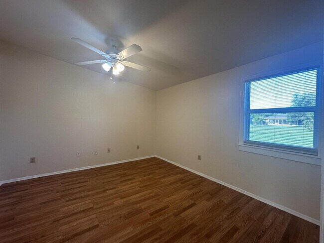 Building Photo - "Updated 3-Bed, 2-Bath home near Highland ...