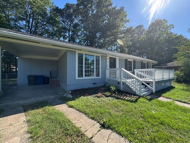 Building Photo - 20 Lenora Dr