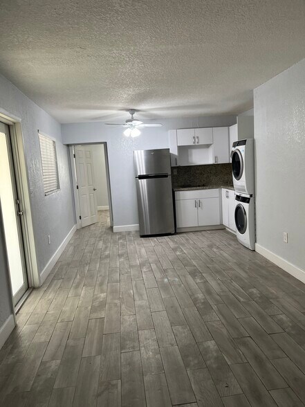 Building Photo - 417 E 39th St