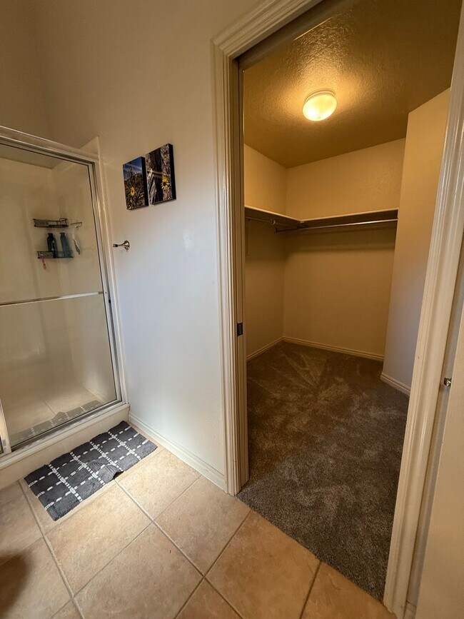 Building Photo - Partially Furnished 3 Bedroom Home with Co...
