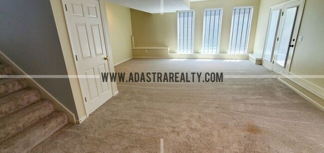 Building Photo - Gorgeous Updated Home in Blue Valley, South Overland Park-Available NOW!!