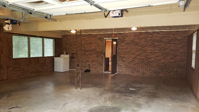 Building Photo - 280 Yeatts Rd