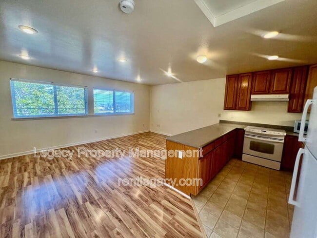 Building Photo - 3884 Bayview Cir