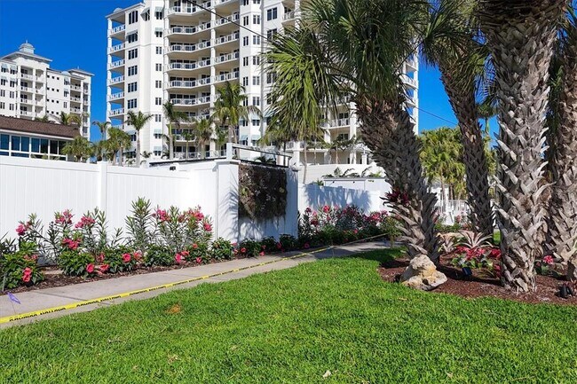Building Photo - 2100 Benjamin Franklin Dr