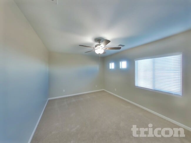 Building Photo - 10336 W Devonshire Ave