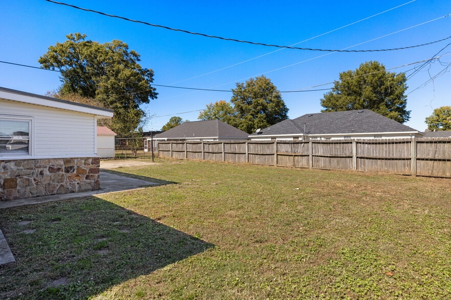 Building Photo - 104 Colorado Ave