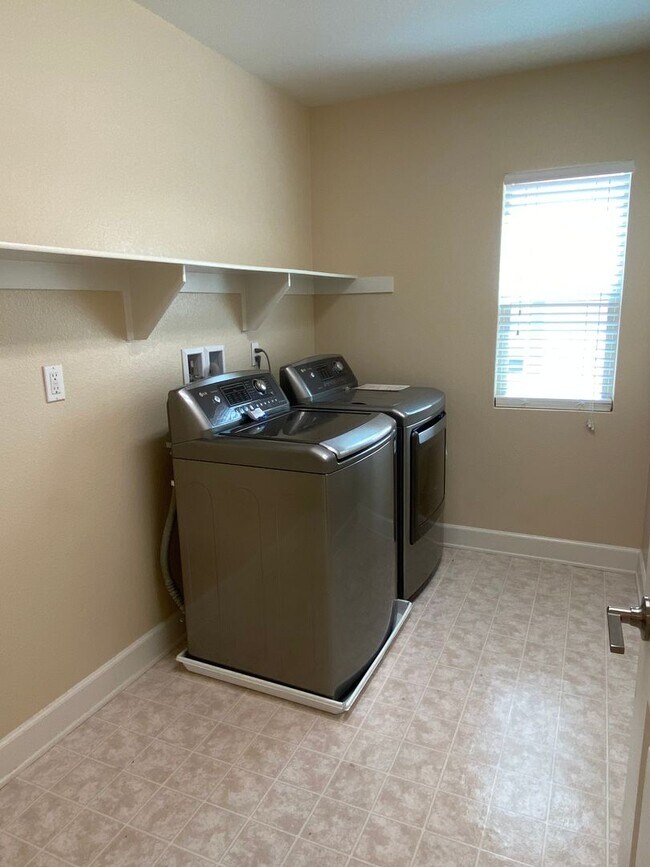 Building Photo - Remodeled 4 bedroom 3 bath home in Moorpark