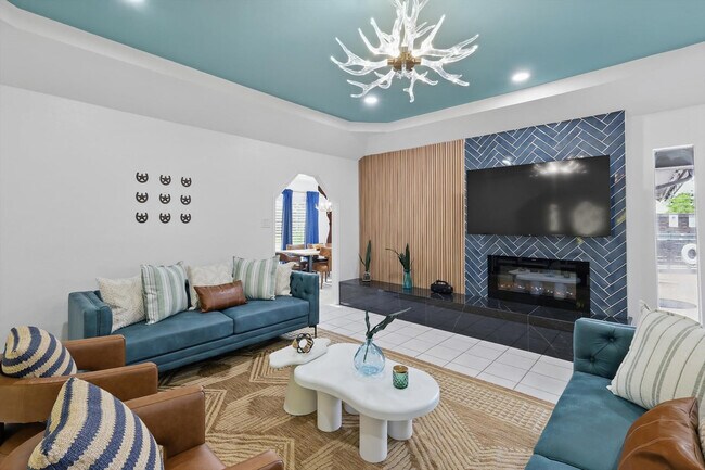 Building Photo - 328 Shawnee Trail