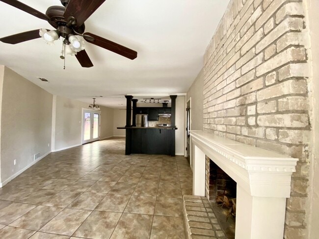 Building Photo - 110 Mariposa Dr