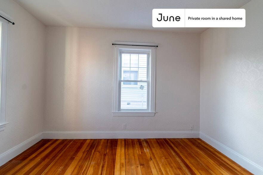 Building Photo - Room in Shared 4 bed/1 bath home