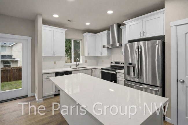 Building Photo - Gorgeous Updated 2012 Covington 4BR – New Paint, Floors, Cabinets, Quartz Counters +++