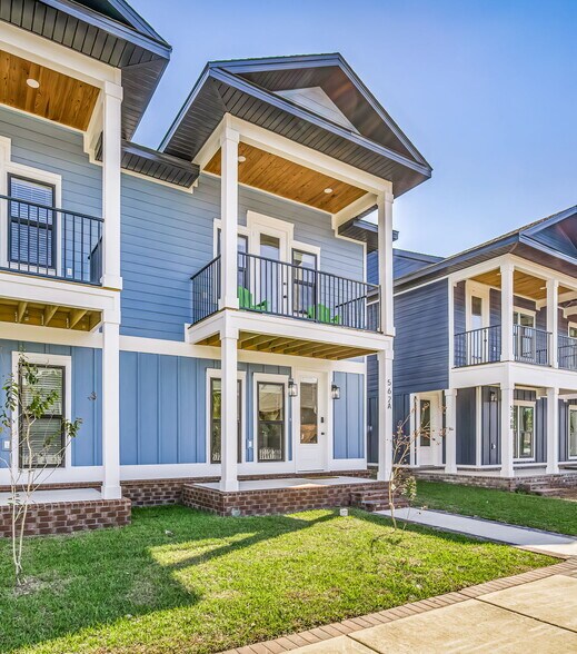 Building Photo - 562 N De Villiers St