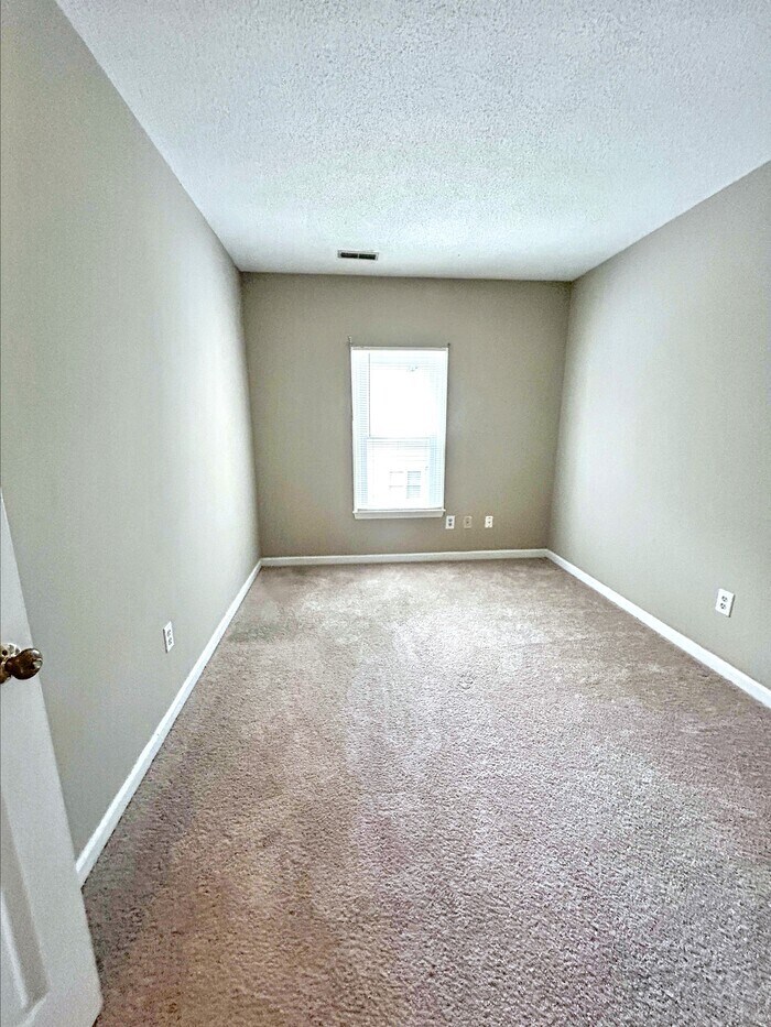 Building Photo - 1524 Township Cir