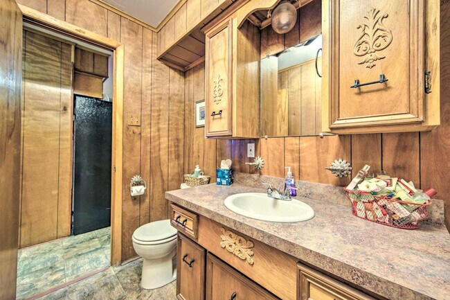 Building Photo - 928 Welch Ln