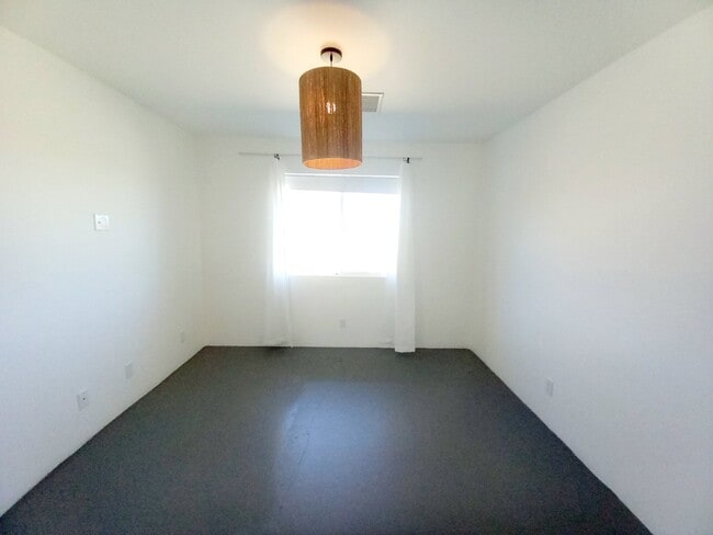 Building Photo - Fantastic Rental Opportunity in South Joshua Tree!