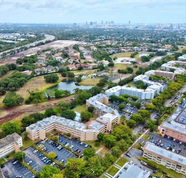 Building Photo - 1201 NE 191st St