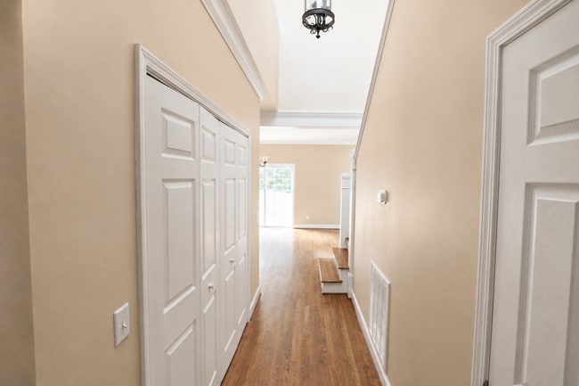 Building Photo - 2-Bedroom Townhome with Private Patio in the Heart of Cookeville