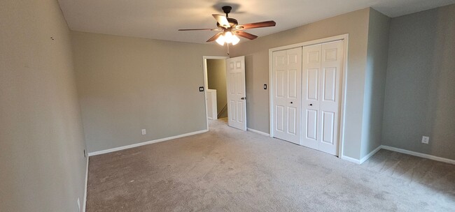 Building Photo - 2-Bedroom, 1.5-Bath Townhome in Fairway Vi...