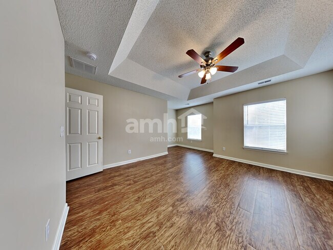 Building Photo - 104 Creekside Drive