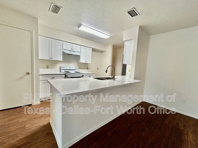 Building Photo - 1410 Birmingham Dr