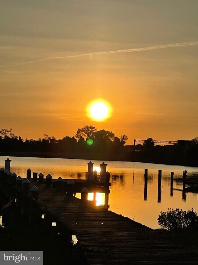 Building Photo - 1819 Sherman Dr