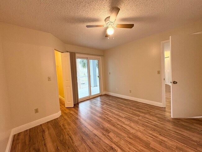 Building Photo - Lake Mary Condo ~ Fresh Paint, Laminate Flooring, Fantastic Amenities!