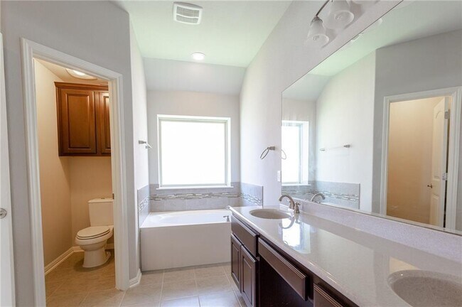 Building Photo - 8238 Arezzo Dr