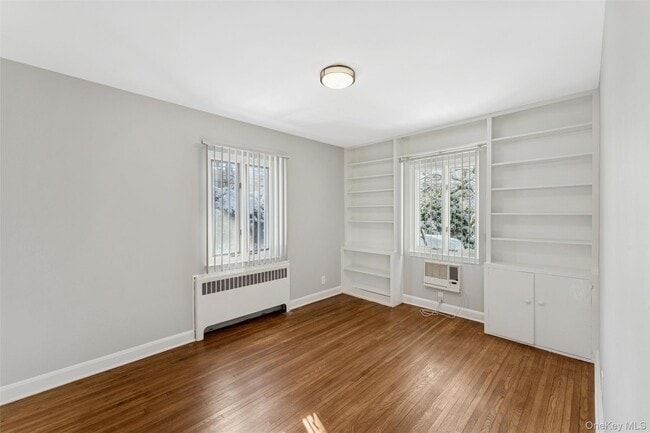 Building Photo - 232 Round Hill Rd