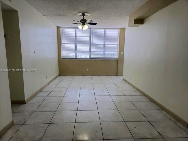 Building Photo - 2025 NE 164th St
