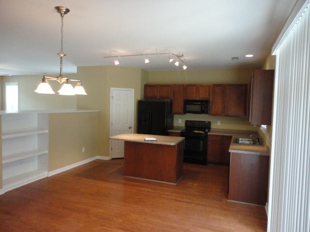 Building Photo - 104 Pearson Place