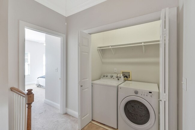 Building Photo - FABULOUS LOCATION!! 2BEDROOM 2 BATH TOWNHO...