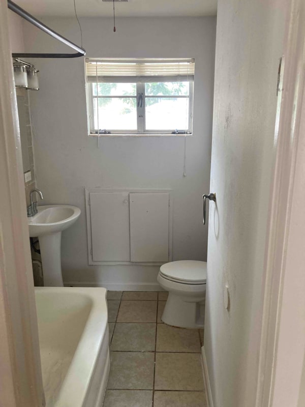 Building Photo - 2544 Iowa St