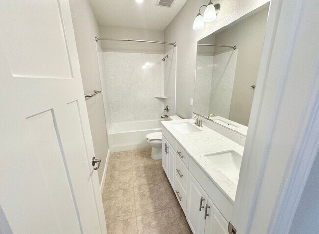 Building Photo - Beautiful home in Springlake!!