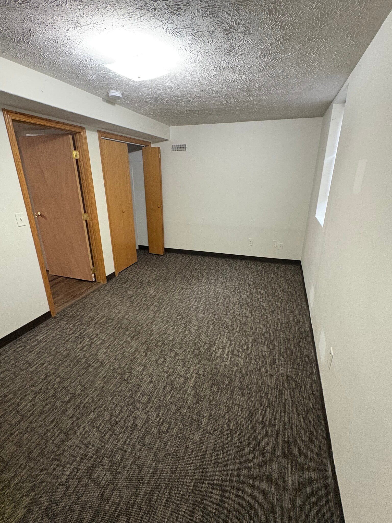 Building Photo - 815 W 26th St