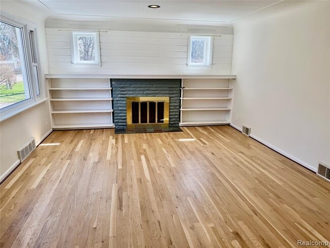 Building Photo - 413 Bridson St