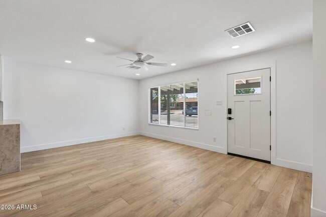 Building Photo - 8702 E Monte Vista Rd