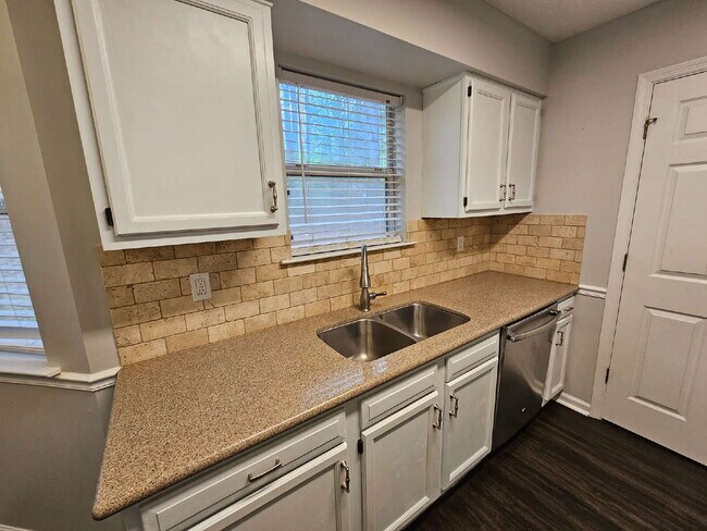 Building Photo - 40 Peachtree Way
