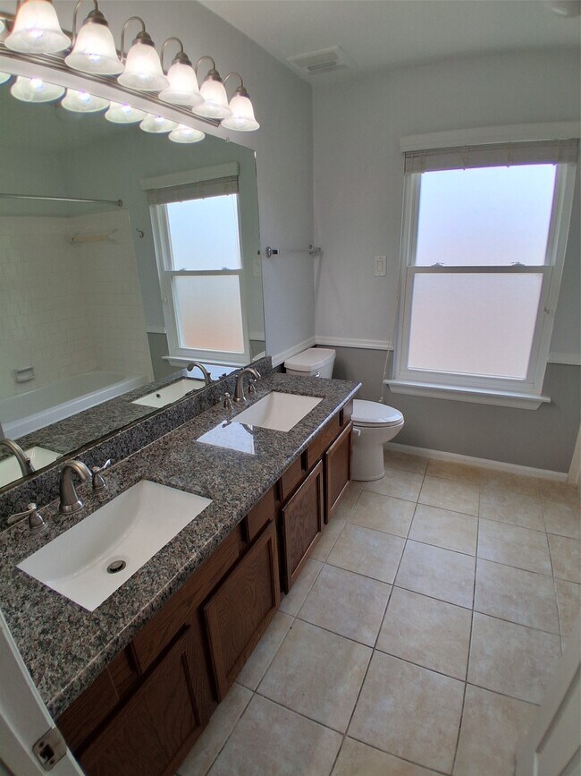 Building Photo - 17010 Poplar Hill St