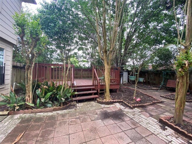 Building Photo - 3303 Bent Spring Ct