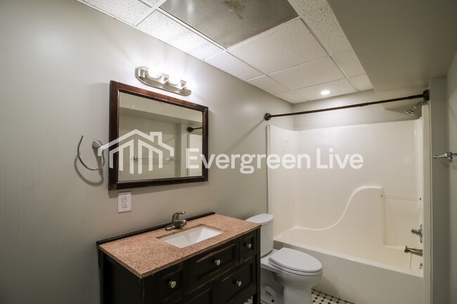 Building Photo - 365 Wynbrook Dr