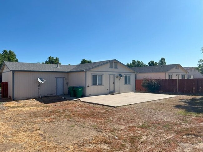 Building Photo - Refreshed Three Bedroom Cold Springs Ho...