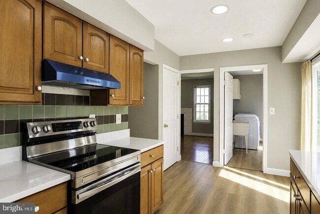 Building Photo - 15025 Timberlake Dr