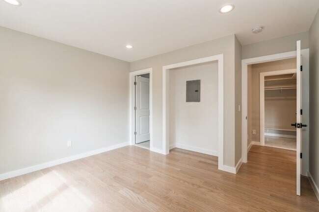 Building Photo - 66 E Gramercy Pl