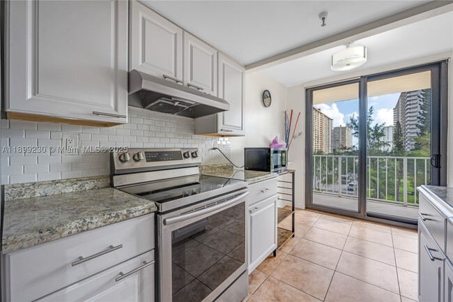 Building Photo - 290 174th St