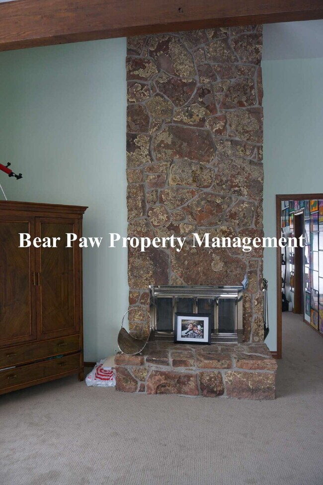 Building Photo - Lovely Home in Soda Creek!!