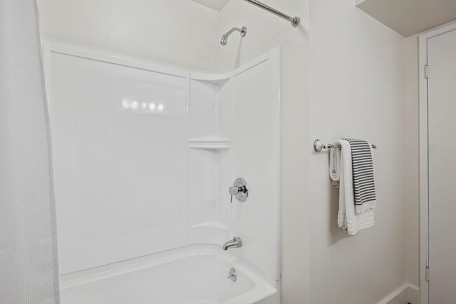 Building Photo - 1070 Miramonte Dr