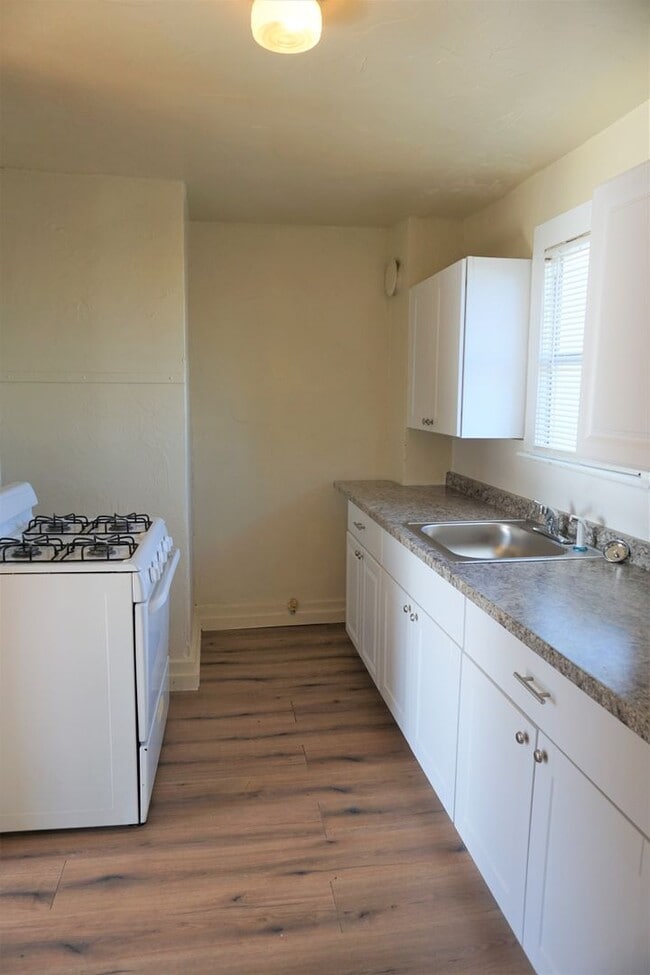 Building Photo - 523 SW 26