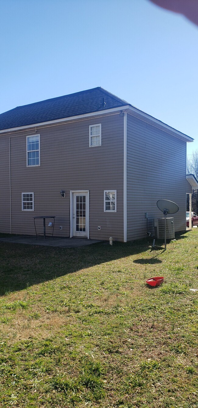 Building Photo - Unit 2