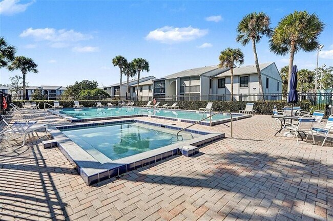 Building Photo - 1512 S Pine Ridge Cir